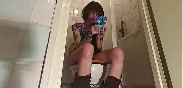  Teen girl Pissing & shitting while playing on her telephone pt1 HD